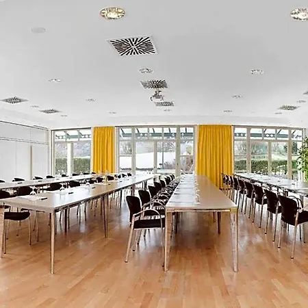 فندق Herzogspark 4*